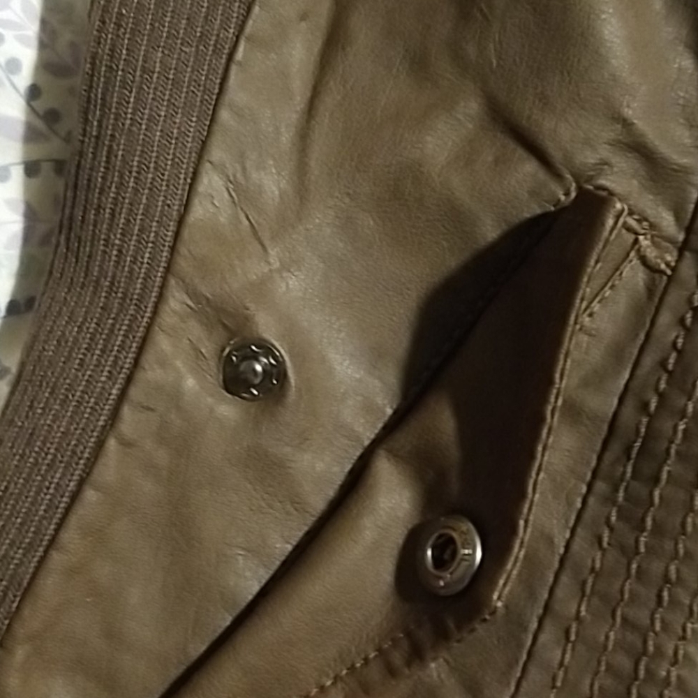 Vest - Picture 5 of 6